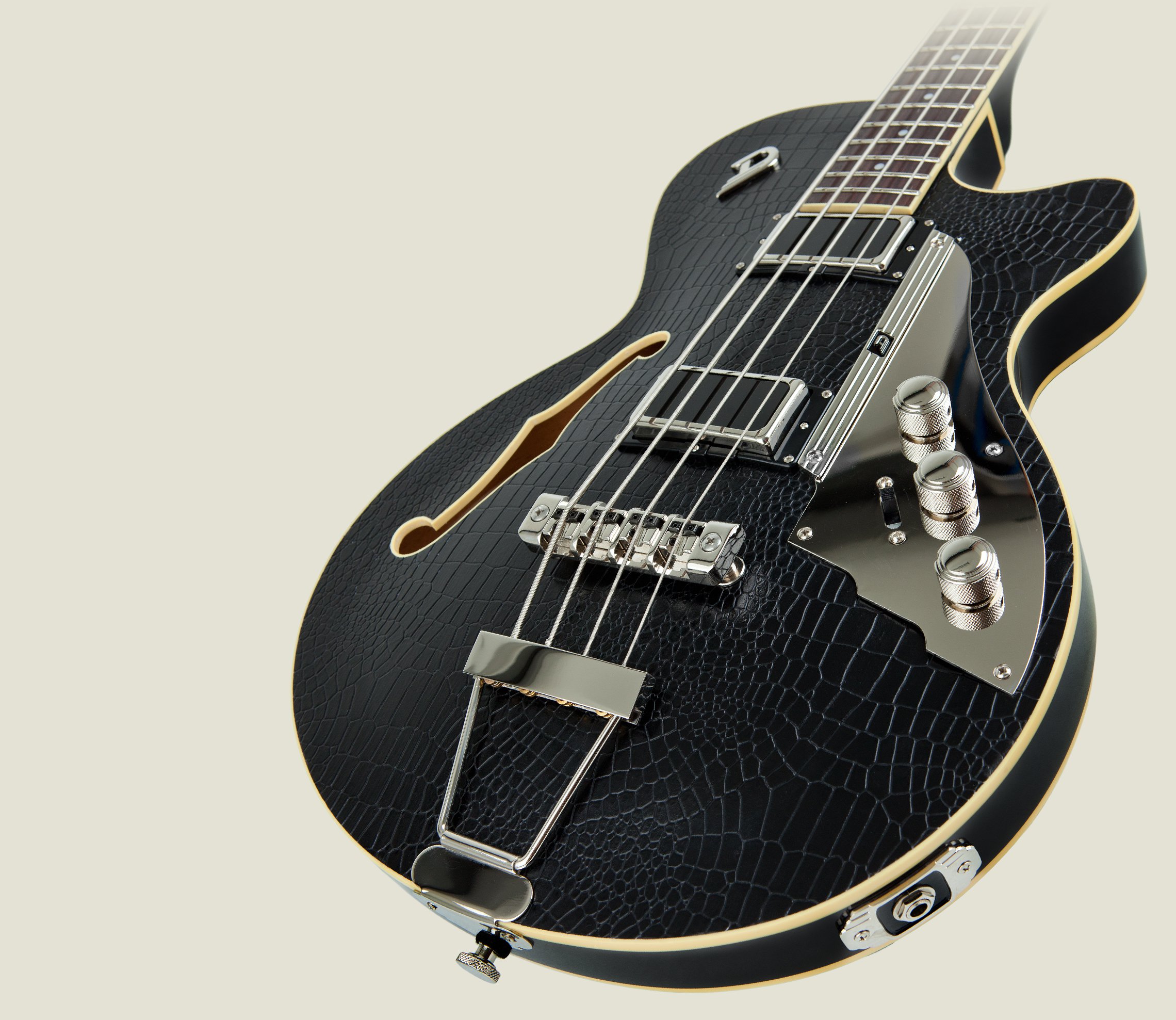 DBB-LAYOUT-02.jpg Image of the Starplayer Bass in Outlaw finish in an angled view