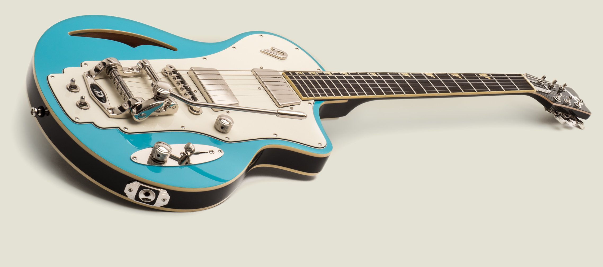 Header Image of the Duesenberg Julia in Narvic Blue