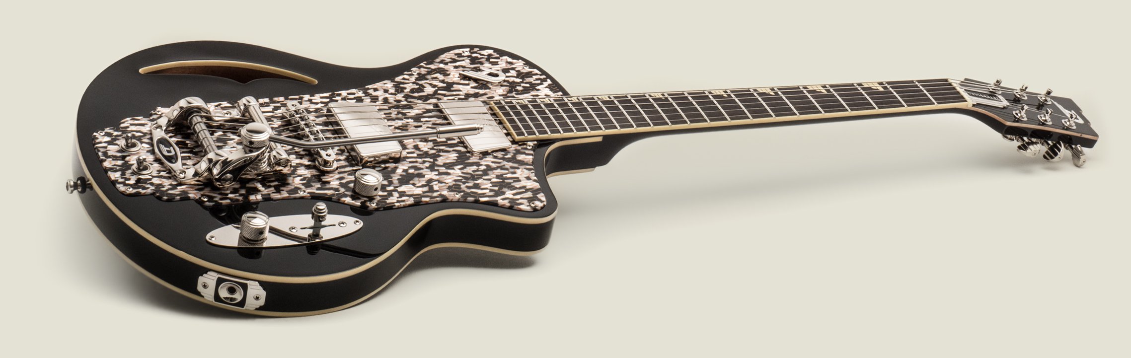 Header image of the Duesenberg Julia in Black