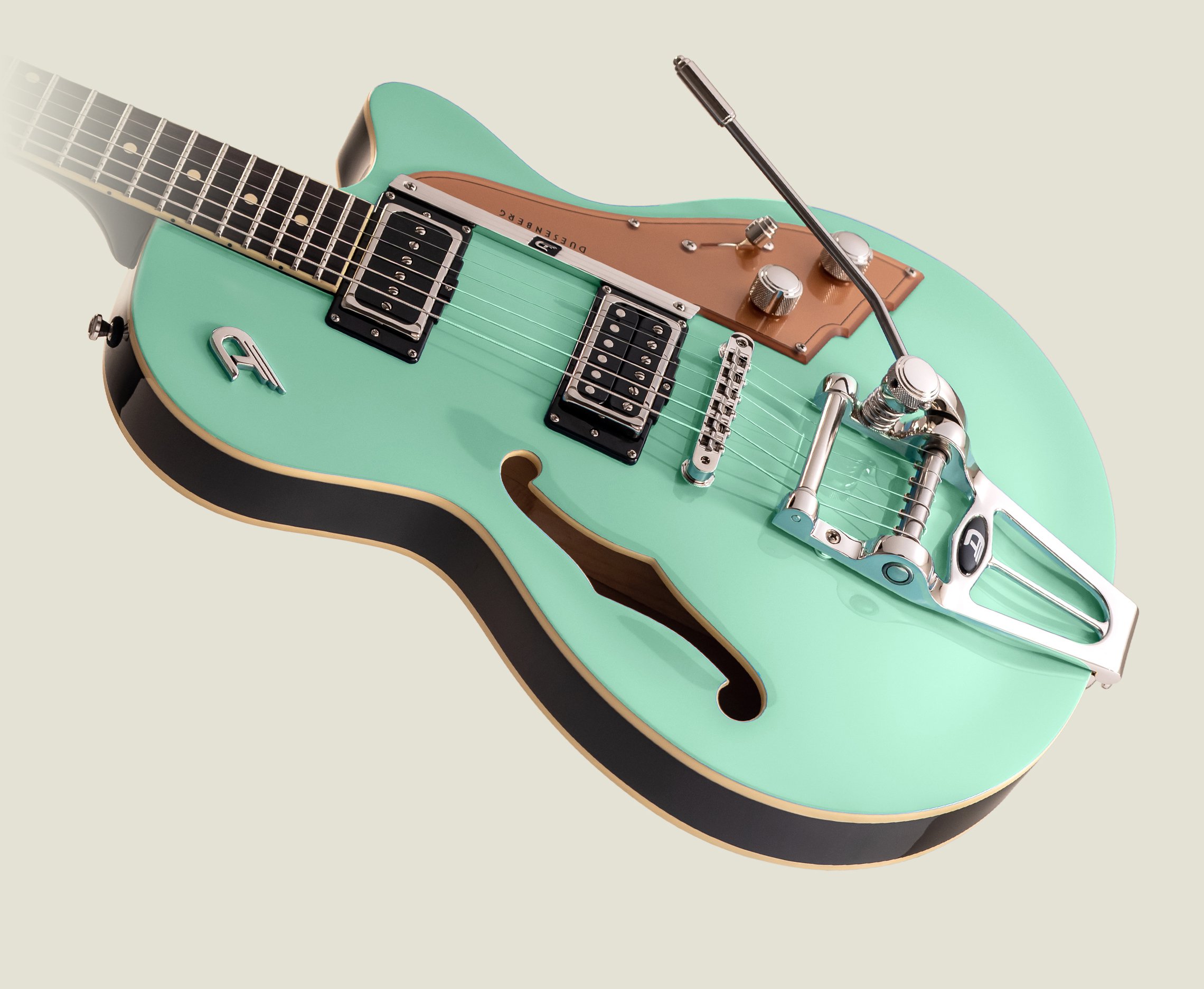 DTV-LAYOUT-03.jpg Angled view of the Duesenberg Starplayer TV in Surf Green