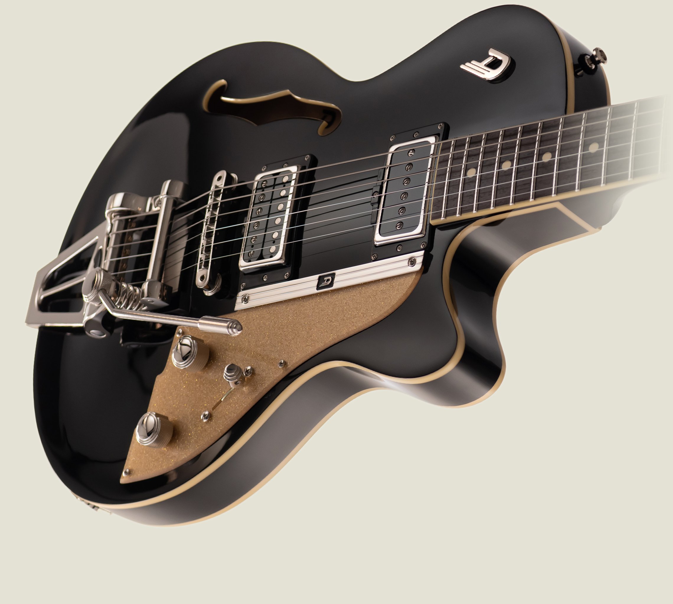 DTV-LAYOUT-04.jpg Angled view of the Duesenberg Starplayer TV in Black
