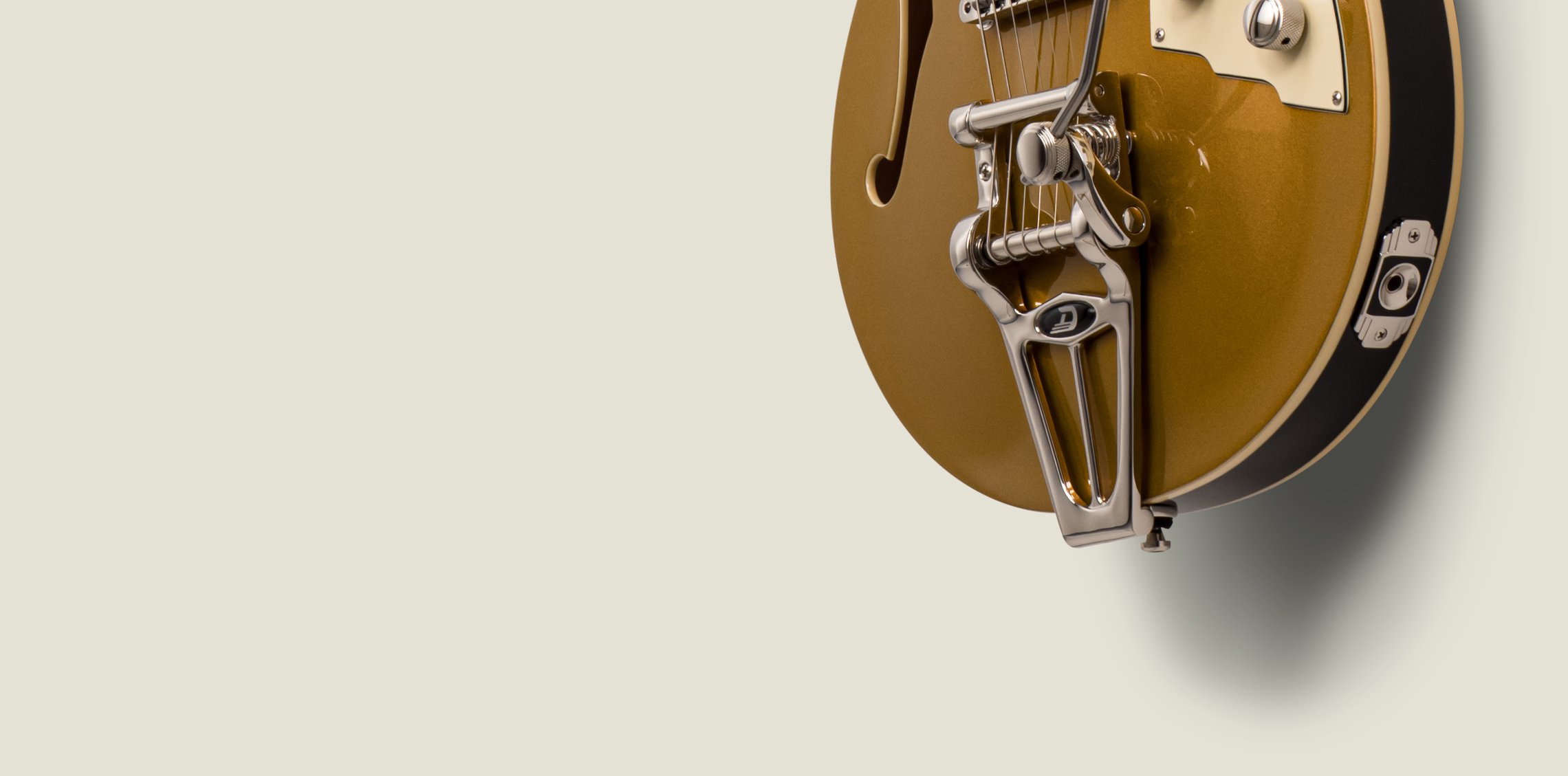 DTV-LAYOUT-06-4.jpg Image of the lower body of the Duesenberg Starplayer TV showing the Tremolo unit