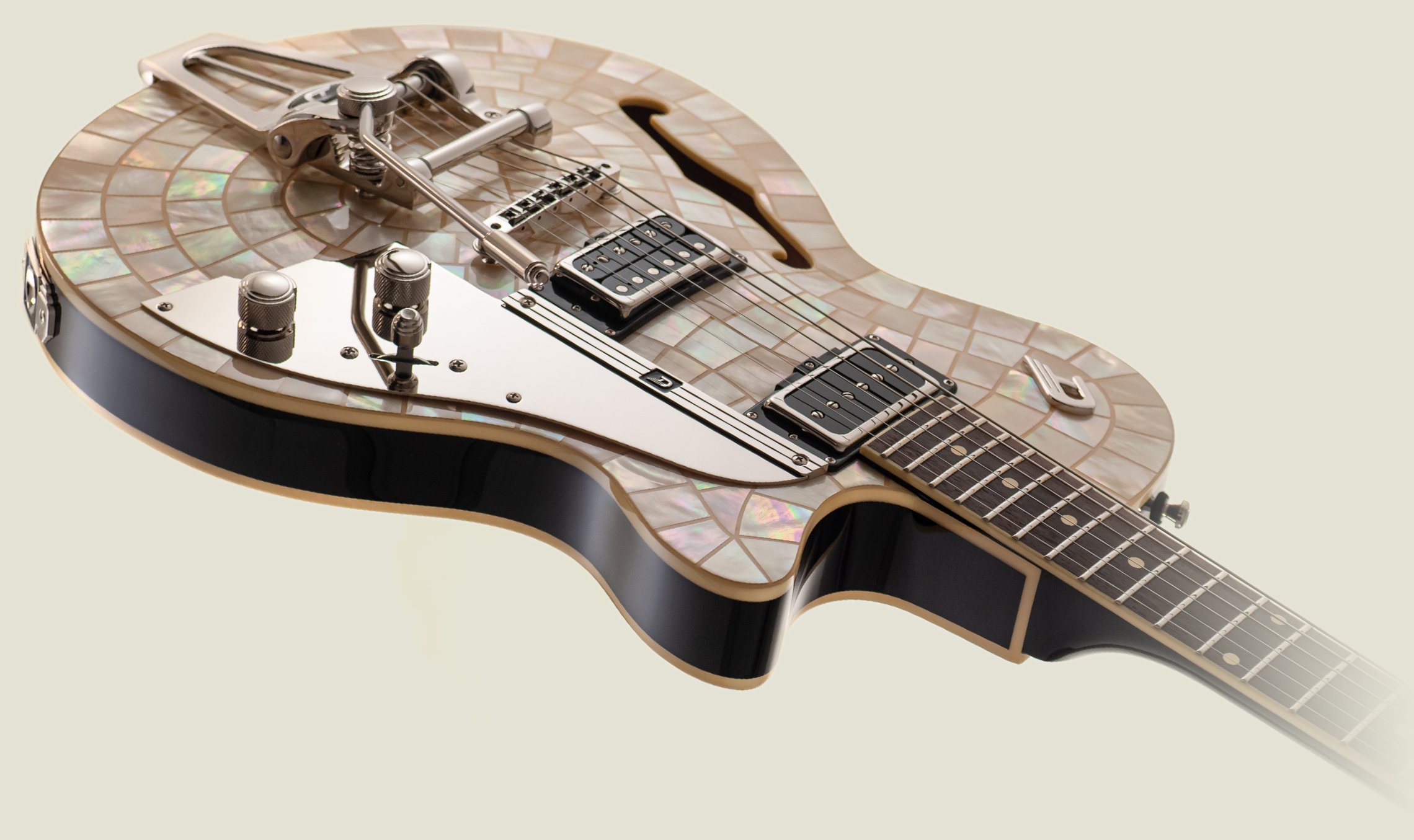 DTV-LAYOUT-10-MOBILE.jpg Angled view of the Duesenberg Starplayer TV Ice Pearl