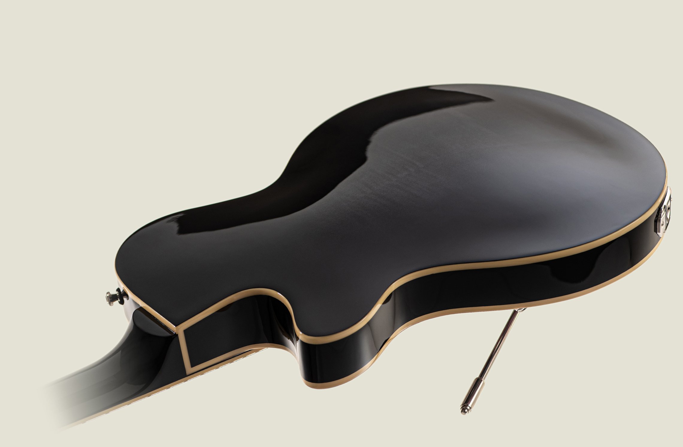 DTV-LAYOUT-12.jpg Angled view of the backside of the Duesenberg Starplayer TV showing the flamed maple back