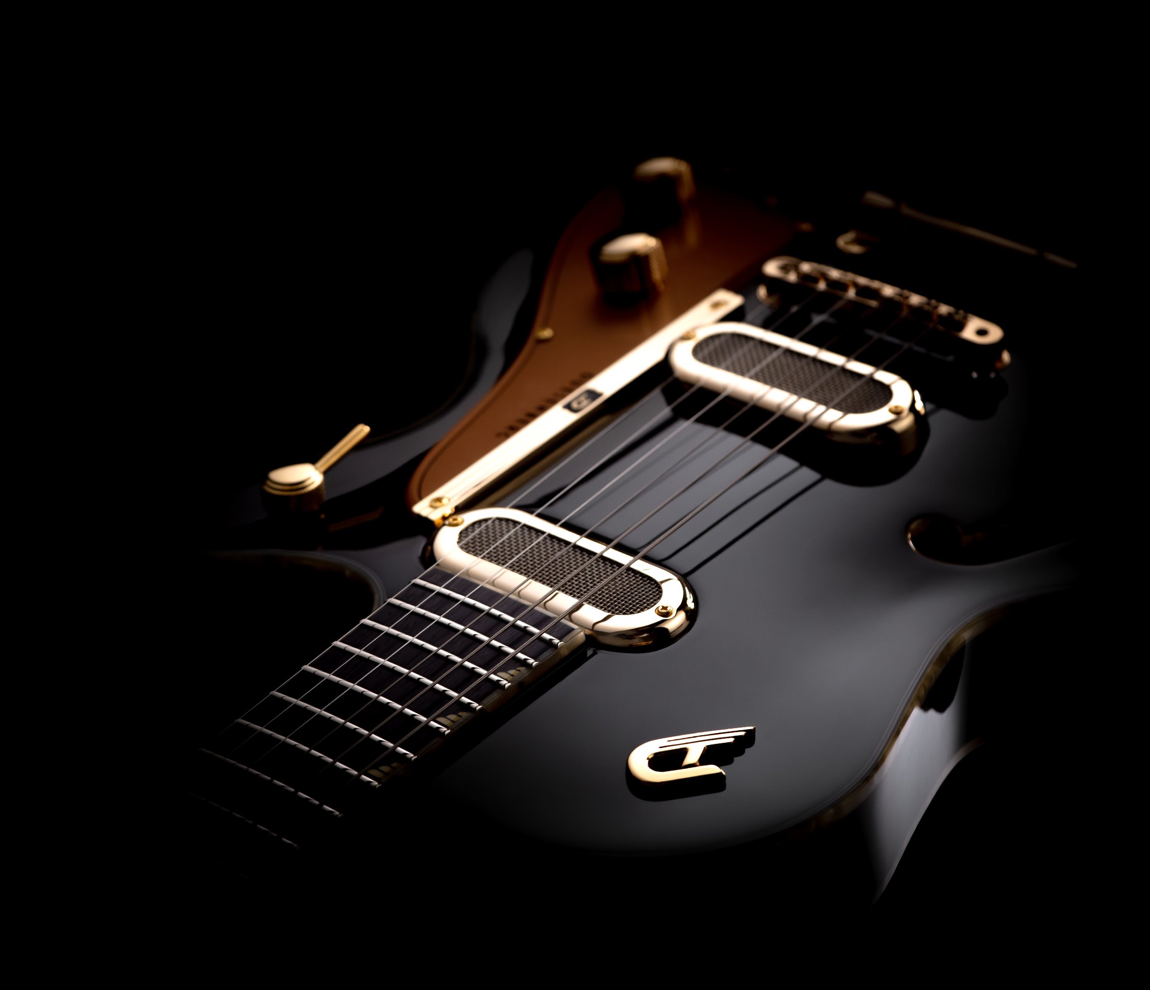 Angled view on the new Duesenberg Phonico pickup covers