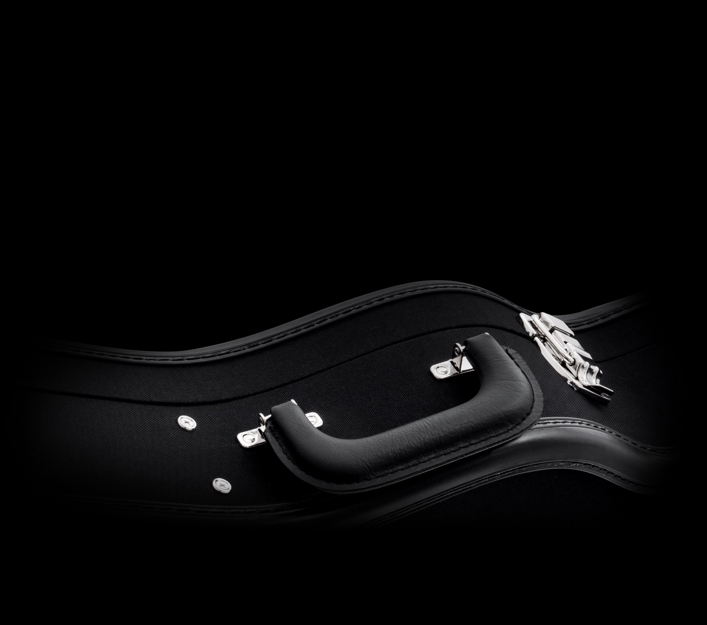 SNIPPET_Cases_Dark1(img-bottom)_DESKTOP.jpg Image of the Duesenberg Custom Line Case